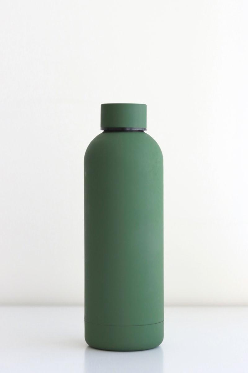 Tapa universal para latas y botellas